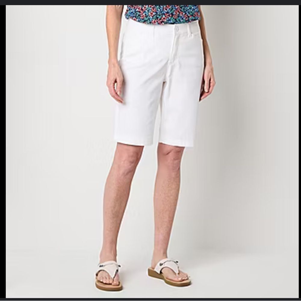Take 50% OFF- St John,s Bay Classic White Women’s Shorts, Size-16